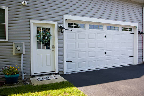 24/7 Emergency Garage Door Panel Replacement experts in Lamb County County, TX